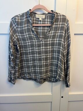cloth & stone Gray Plaid Ruffle V-Neck Tunic